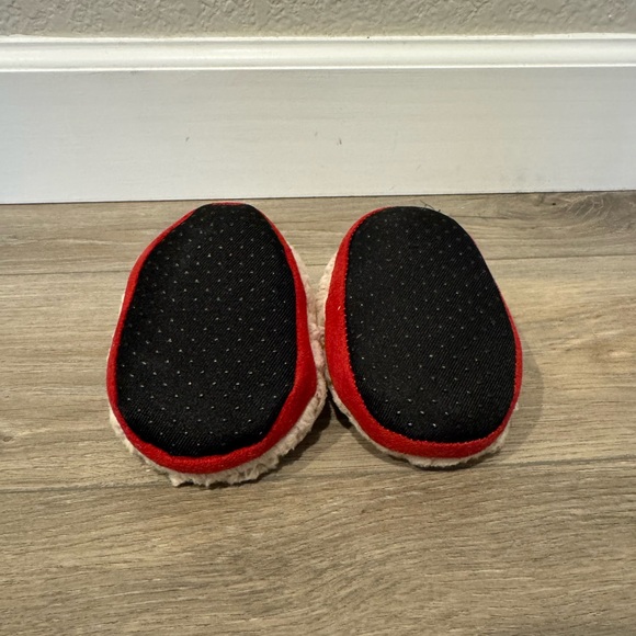 Dearfoams Red and Cream Cozy Slippers - Picture 2 of 3